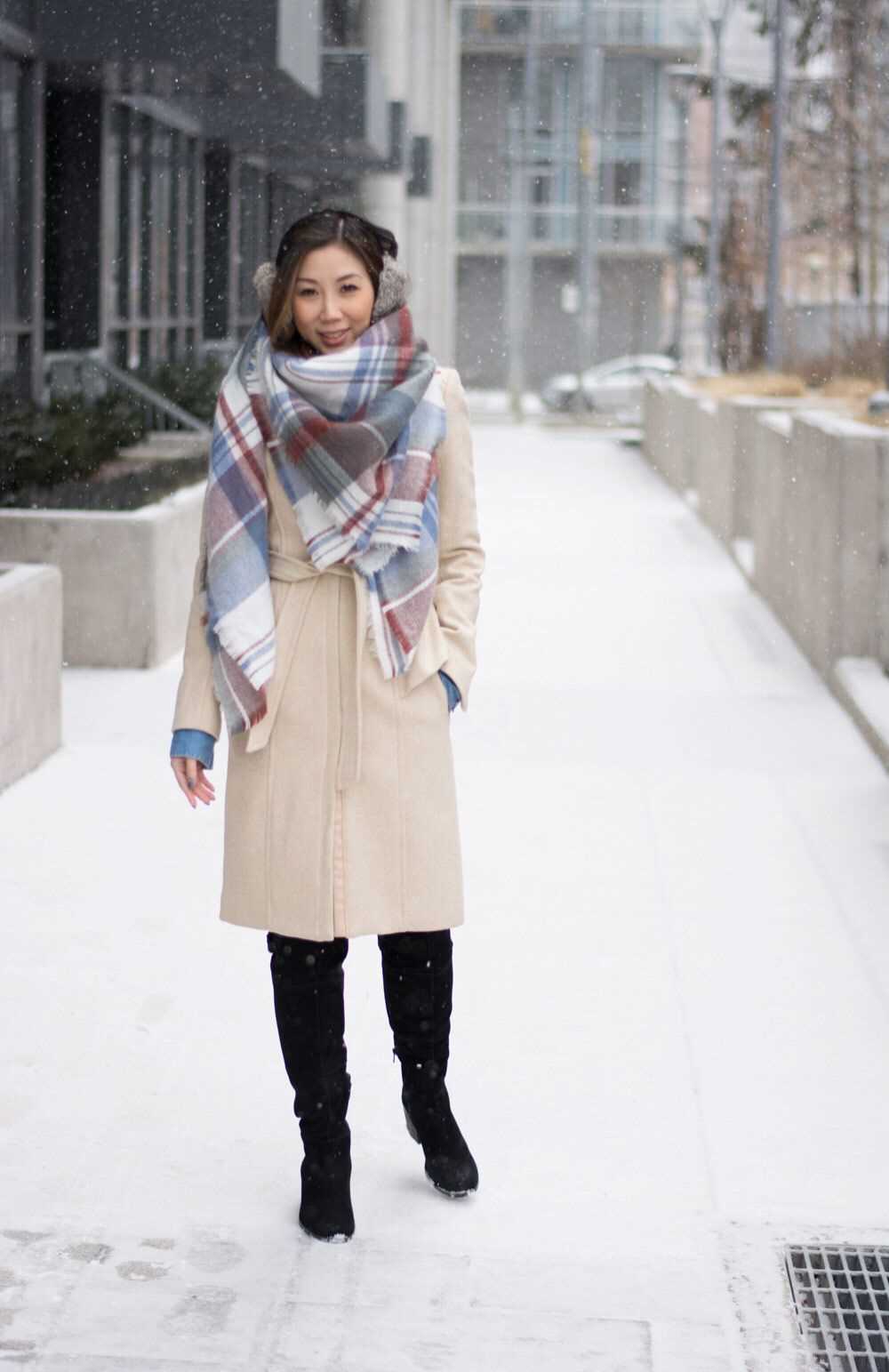 How to wear scarf with coat